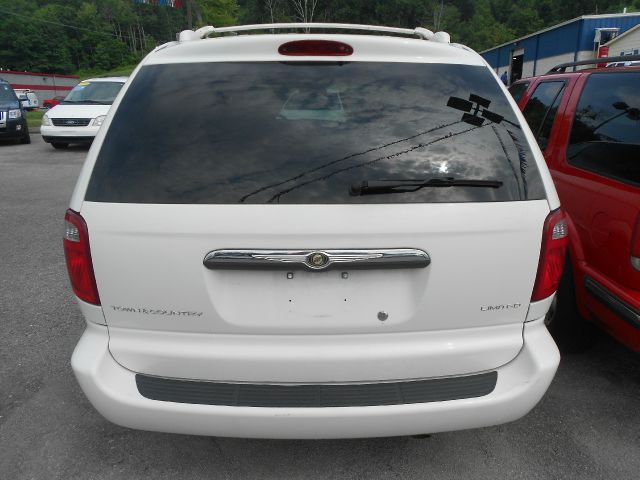 2004 Chrysler Town and Country SLT 25