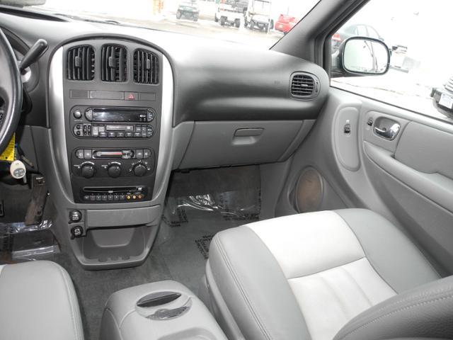 2004 Chrysler Town and Country 3.5