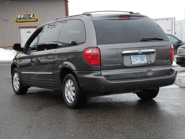 2004 Chrysler Town and Country 3.5