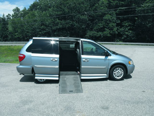 2004 Chrysler Town and Country E150 Base