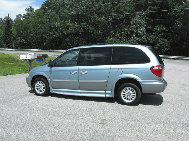 2004 Chrysler Town and Country E150 Base