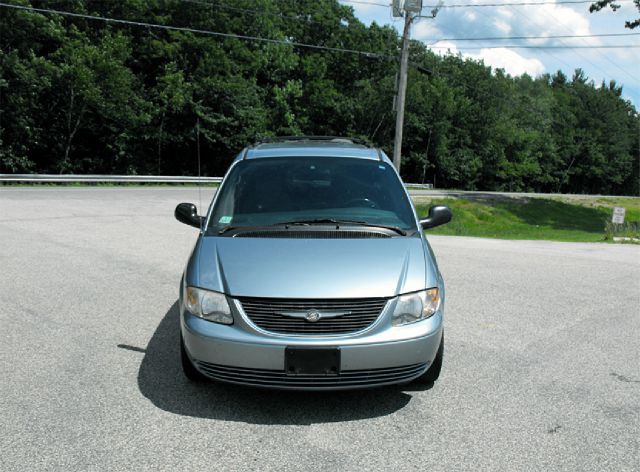 2004 Chrysler Town and Country E150 Base