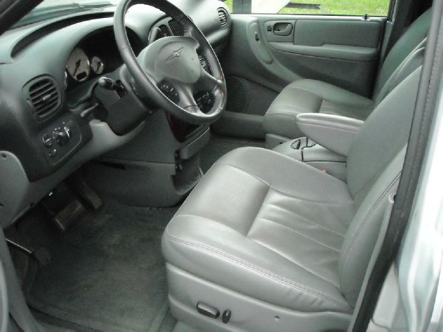 2004 Chrysler Town and Country 3.5