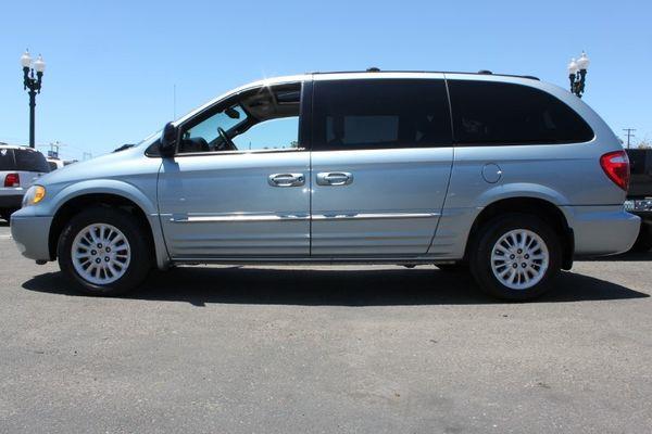 2004 Chrysler Town and Country 5 LS