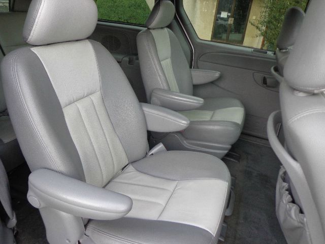 2004 Chrysler Town and Country 3.5