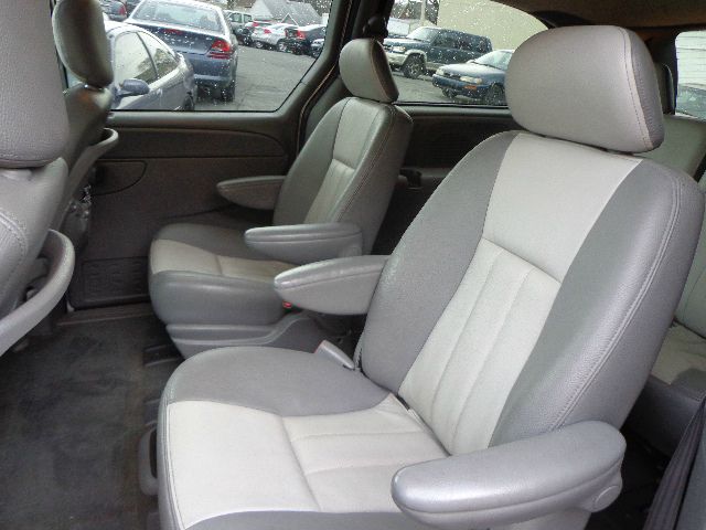 2004 Chrysler Town and Country 3.5