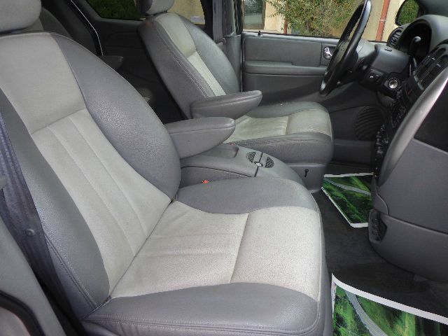 2004 Chrysler Town and Country 3.5