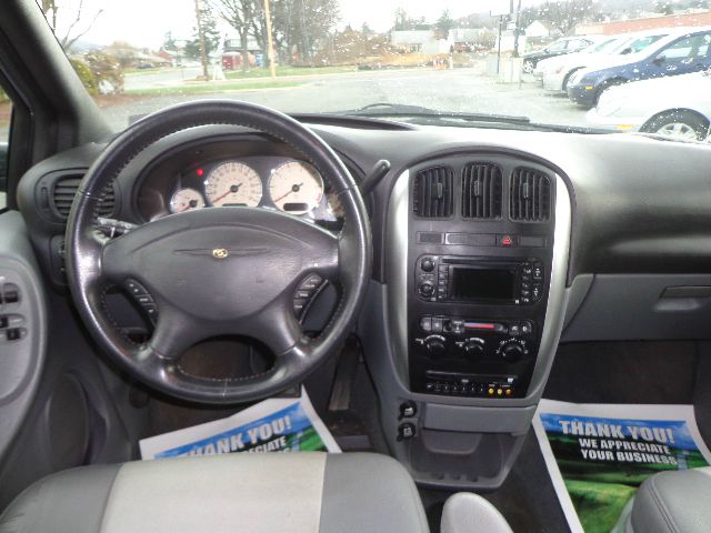 2004 Chrysler Town and Country 3.5