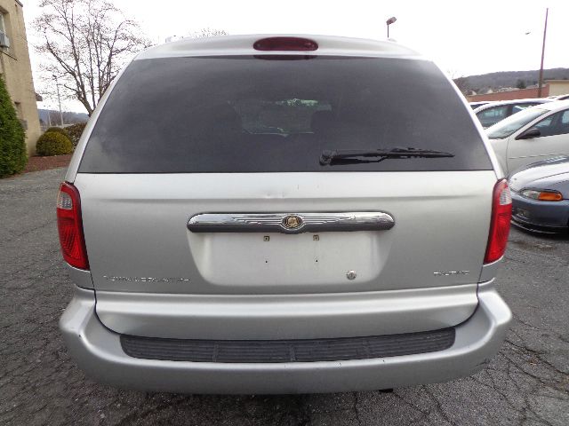 2004 Chrysler Town and Country 3.5