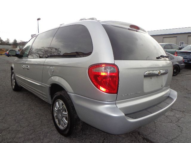 2004 Chrysler Town and Country 3.5