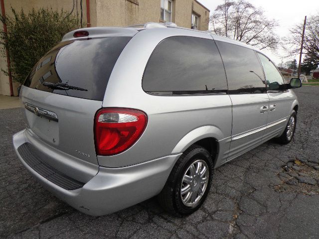 2004 Chrysler Town and Country 3.5