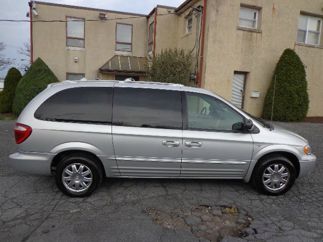 2004 Chrysler Town and Country 3.5