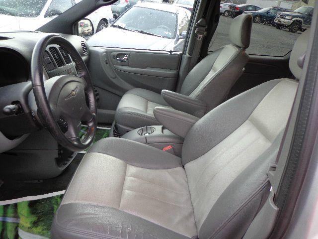 2004 Chrysler Town and Country 3.5