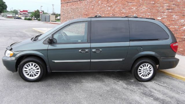 2004 Chrysler Town and Country GT Premium