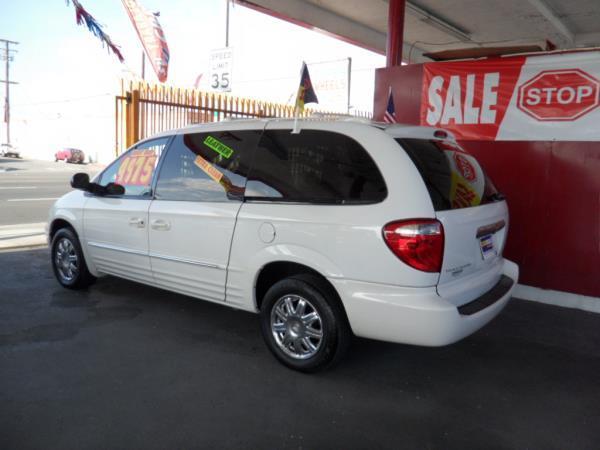 2004 Chrysler Town and Country Unknown