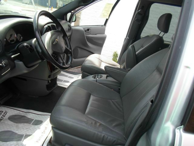 2004 Chrysler Town and Country 3.5