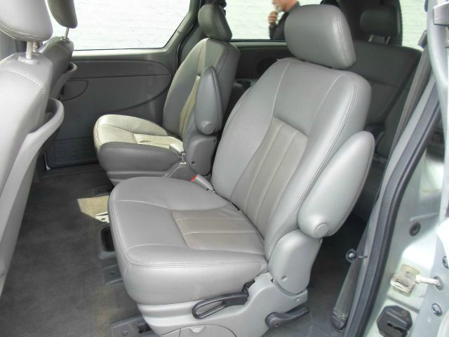 2004 Chrysler Town and Country 3.5