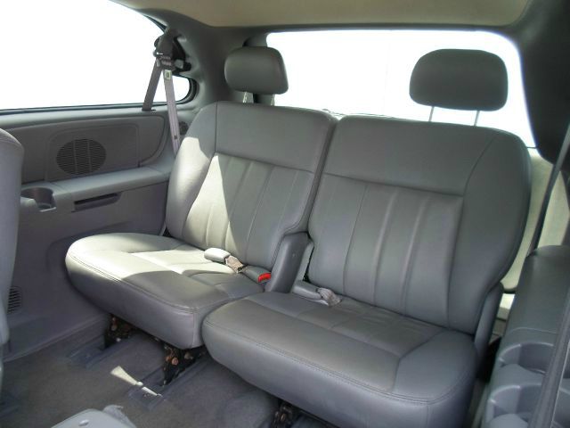 2004 Chrysler Town and Country 3.5