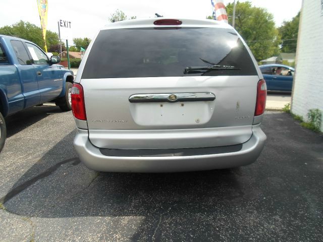 2004 Chrysler Town and Country 3.5