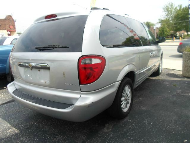 2004 Chrysler Town and Country 3.5