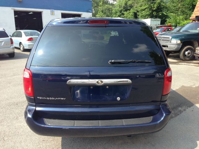 2004 Chrysler Town and Country Elk Conversion Van