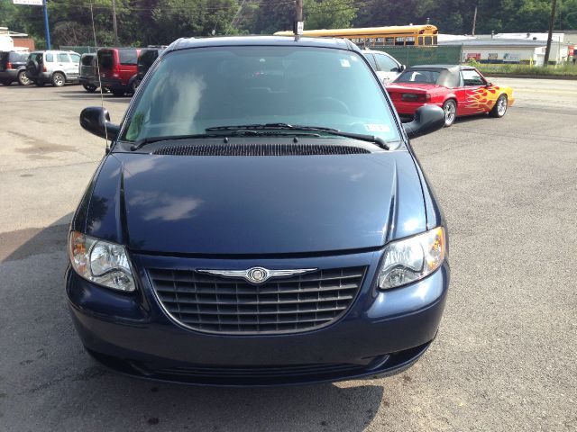 2004 Chrysler Town and Country Elk Conversion Van