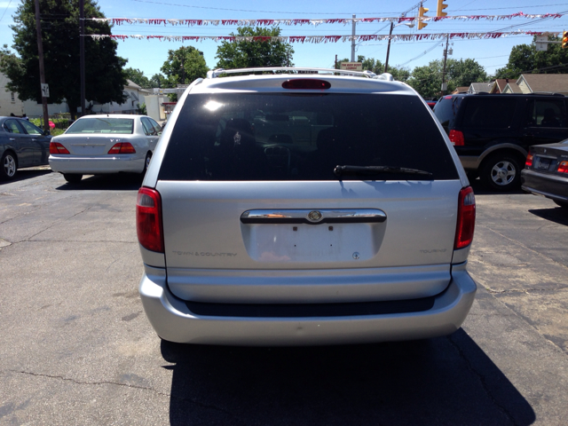 2004 Chrysler Town and Country 3.5