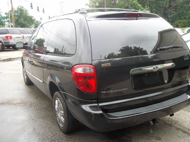 2004 Chrysler Town and Country 3.5