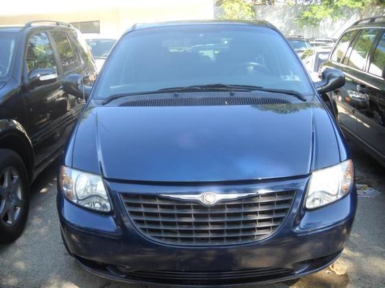 2004 Chrysler Town and Country Elk Conversion Van