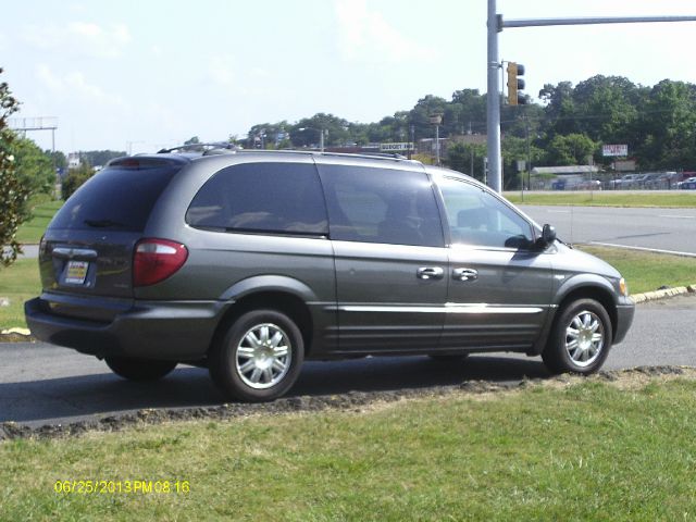 2004 Chrysler Town and Country 3.5