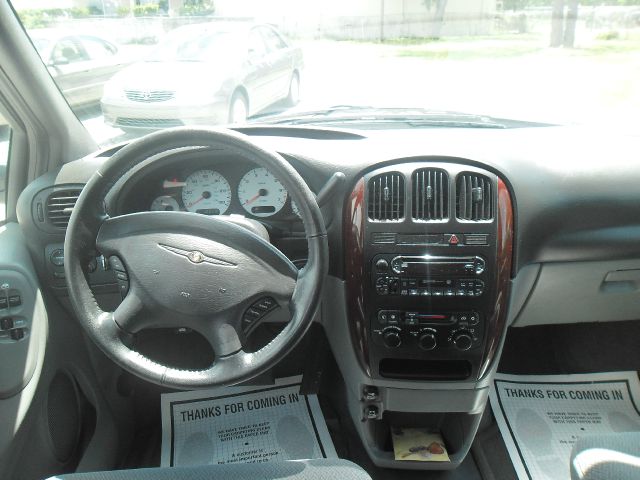 2004 Chrysler Town and Country 3.5