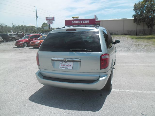 2004 Chrysler Town and Country 3.5