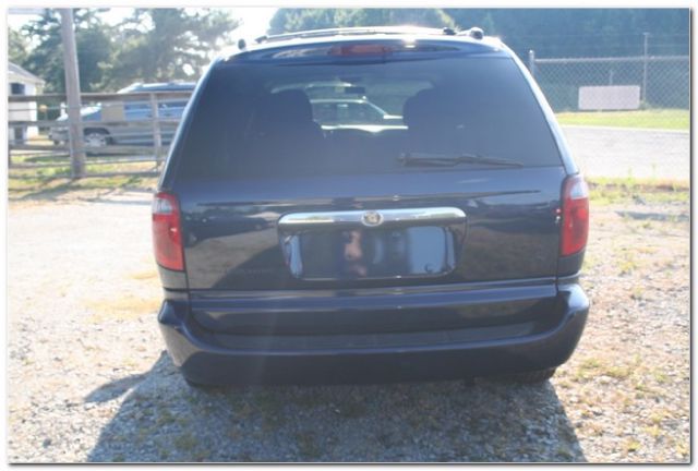 2004 Chrysler Town and Country Elk Conversion Van