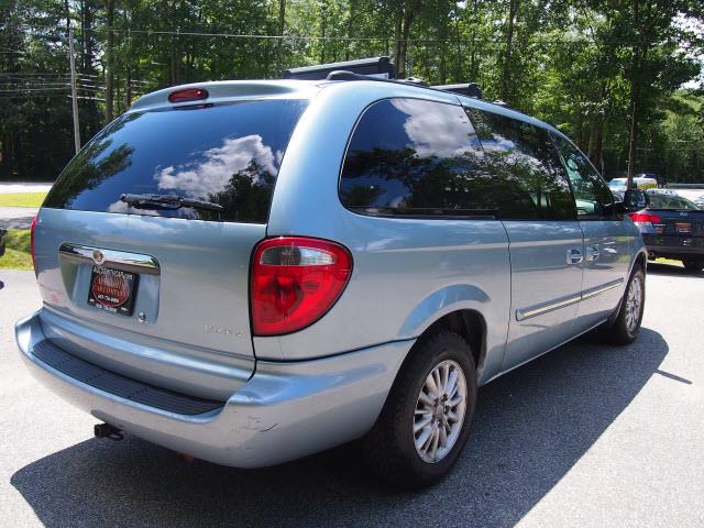 2004 Chrysler Town and Country 3.5