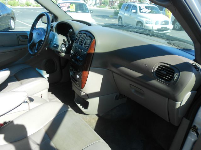 2004 Chrysler Town and Country 3.5