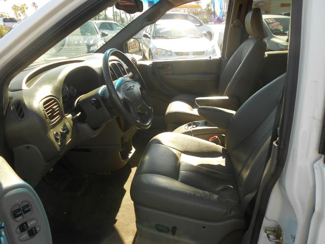 2004 Chrysler Town and Country 3.5