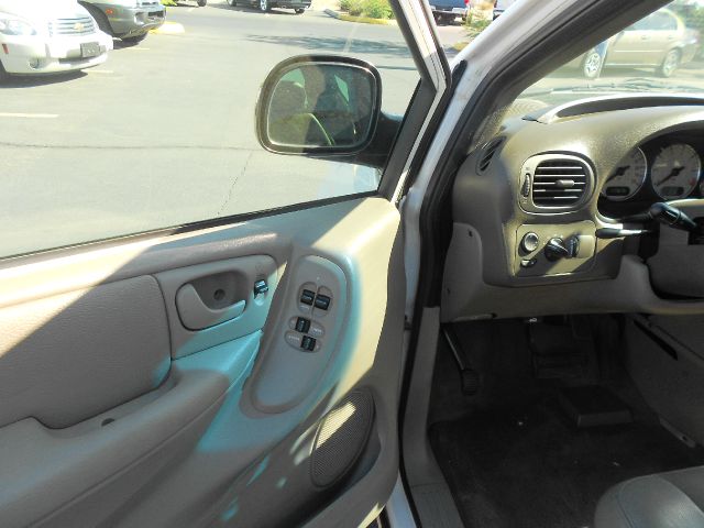 2004 Chrysler Town and Country 3.5