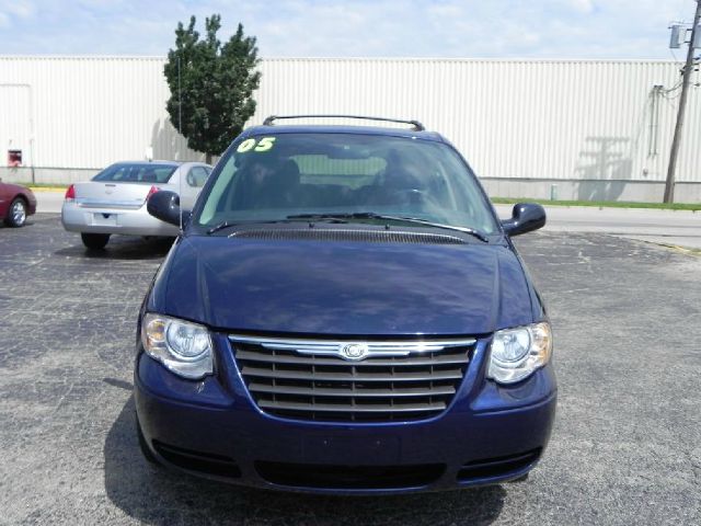 2005 Chrysler Town and Country 3.5