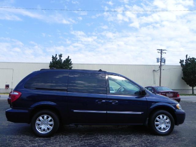 2005 Chrysler Town and Country 3.5