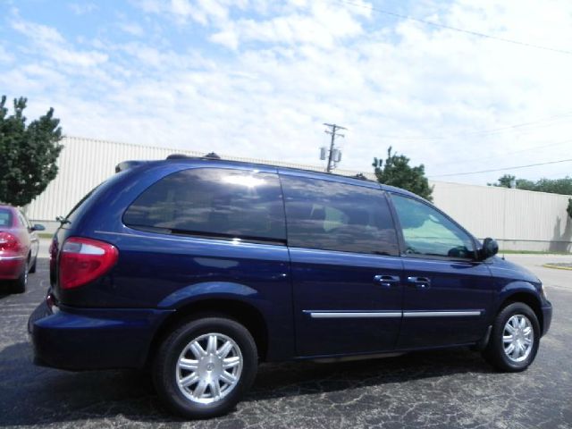 2005 Chrysler Town and Country 3.5