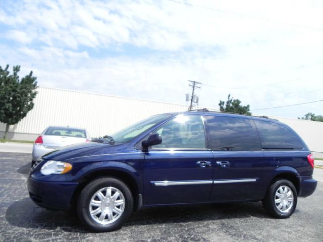 2005 Chrysler Town and Country 3.5