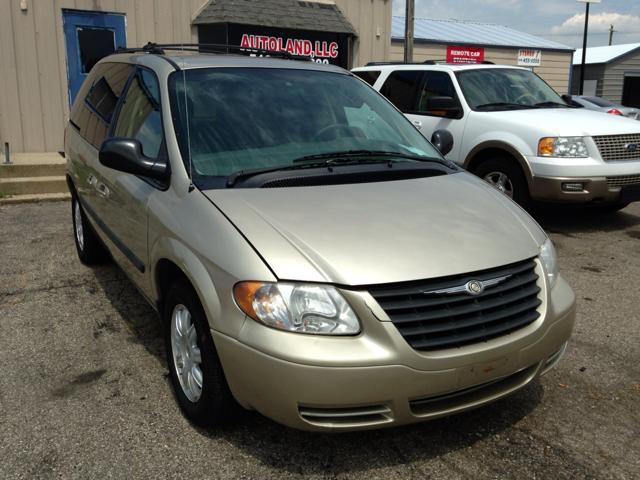 2005 Chrysler Town and Country Elk Conversion Van