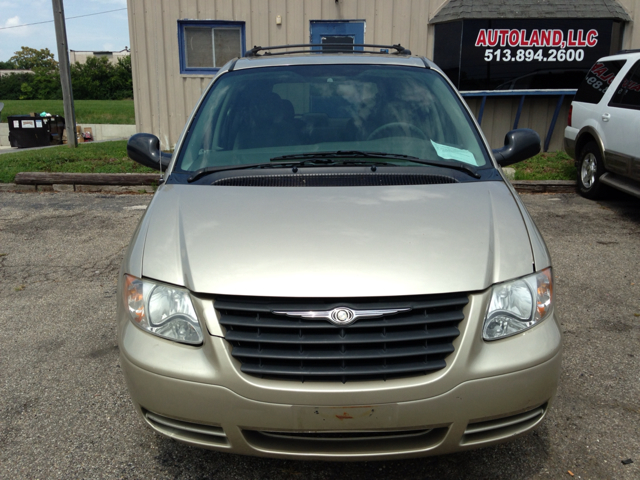 2005 Chrysler Town and Country Elk Conversion Van