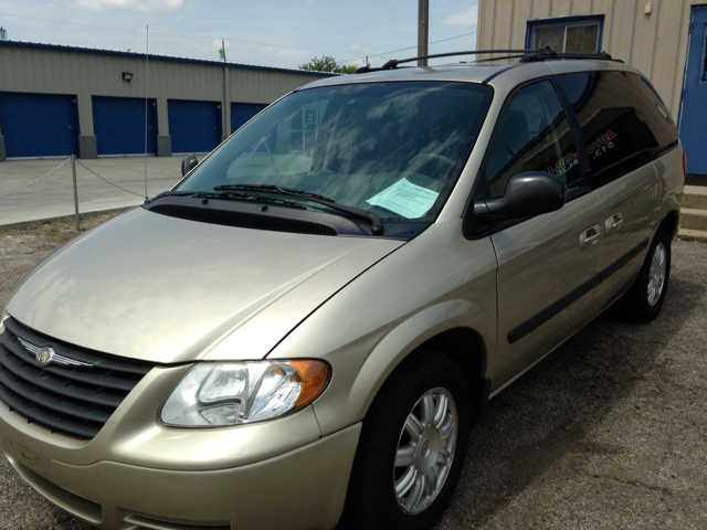 2005 Chrysler Town and Country Elk Conversion Van