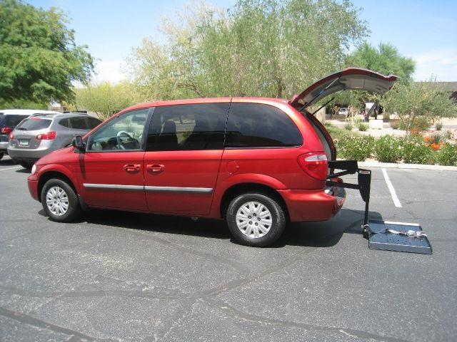 2005 Chrysler Town and Country Unknown