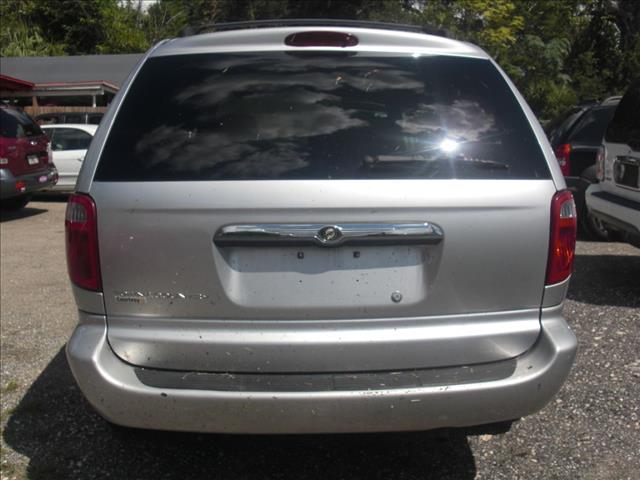 2005 Chrysler Town and Country Unknown