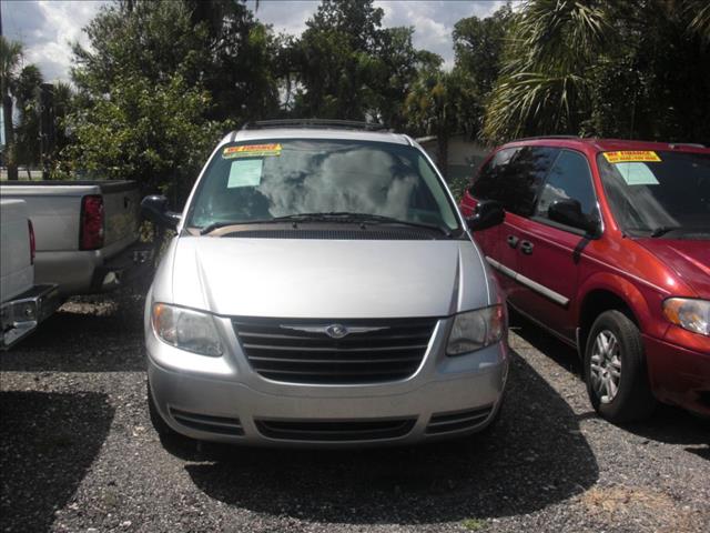 2005 Chrysler Town and Country Unknown