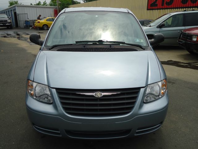 2005 Chrysler Town and Country Elk Conversion Van