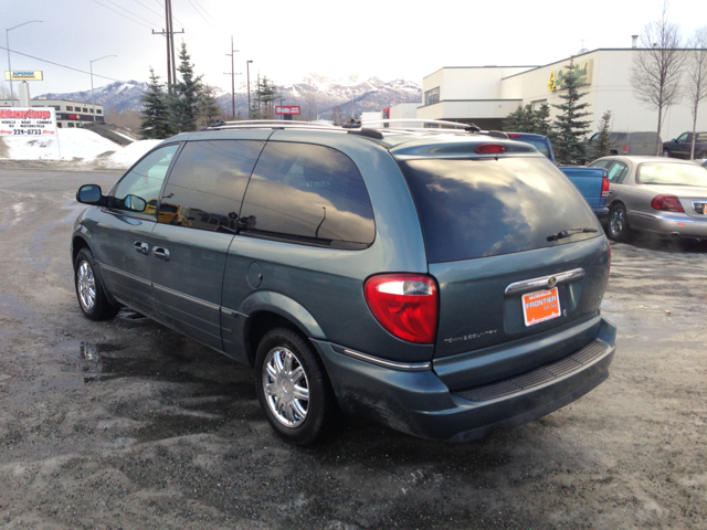 2005 Chrysler Town and Country SLT 25