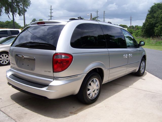 2005 Chrysler Town and Country SLT 25